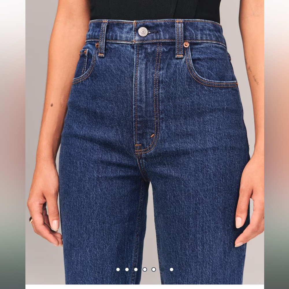 A&F Ultra High Rise 90s Straight Jean - Picture 2 of 4